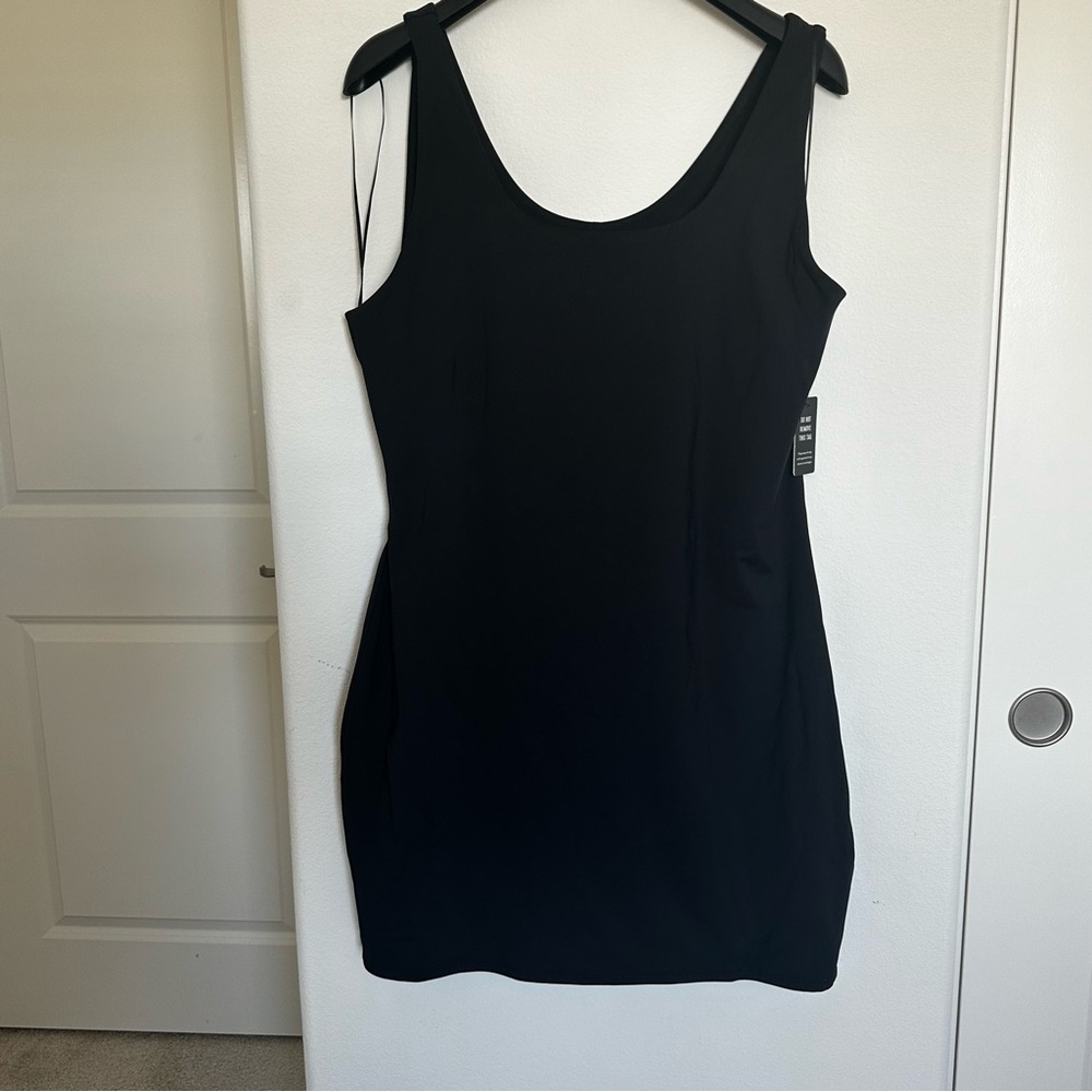 Elegant Little Black Dress Body Contour